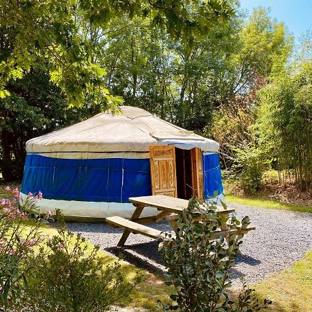Les Yourtes Du Bearn - Domaine Des Deux Clos Bed & Breakfast Pontiacq-Viellepinte Екстериор снимка