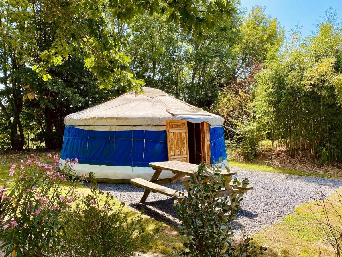 Les Yourtes Du Bearn - Domaine Des Deux Clos Bed & Breakfast Pontiacq-Viellepinte Екстериор снимка