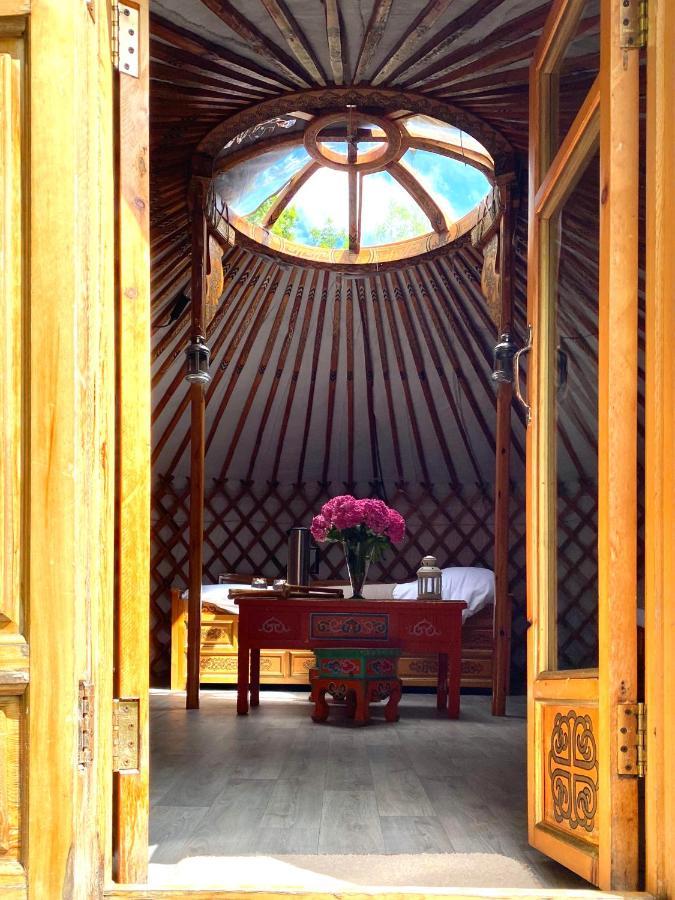 Les Yourtes Du Bearn - Domaine Des Deux Clos Bed & Breakfast Pontiacq-Viellepinte Екстериор снимка