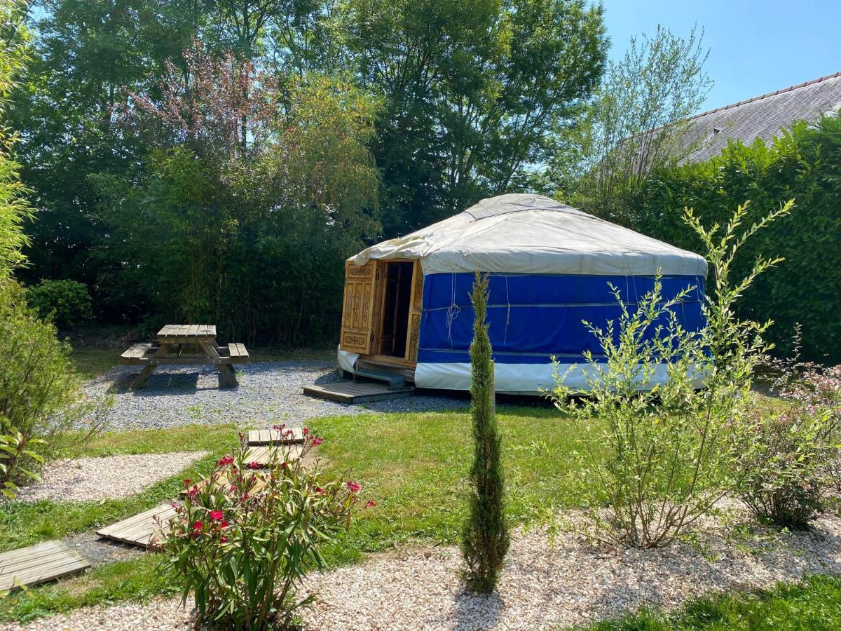 Les Yourtes Du Bearn - Domaine Des Deux Clos Bed & Breakfast Pontiacq-Viellepinte Екстериор снимка