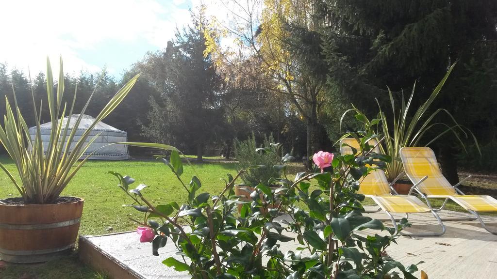 Les Yourtes Du Bearn - Domaine Des Deux Clos Bed & Breakfast Pontiacq-Viellepinte Екстериор снимка