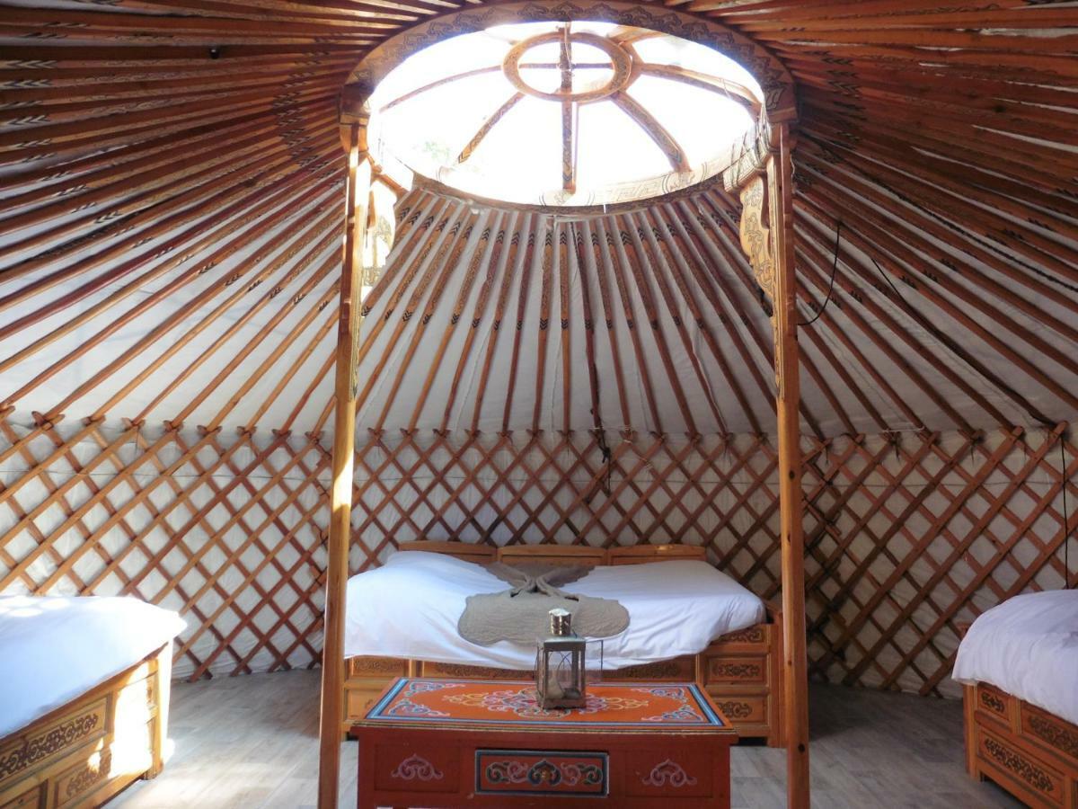 Les Yourtes Du Bearn - Domaine Des Deux Clos Bed & Breakfast Pontiacq-Viellepinte Екстериор снимка